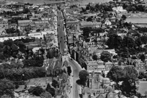 Lymington, High Street c1940